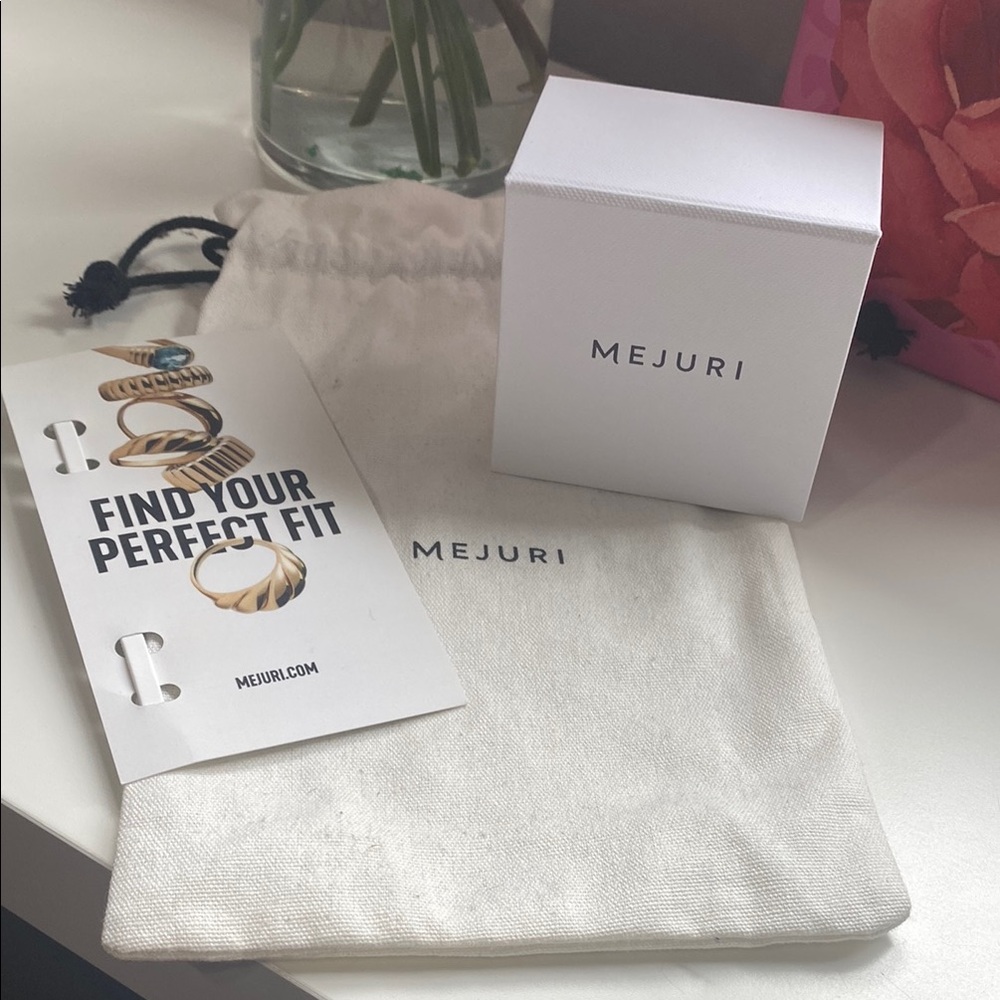 Mejuri Jewelry Box and Pouch Set - White. EUC